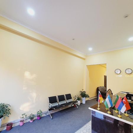 Hotel Avesto2 Urgencz Zewnętrze zdjęcie