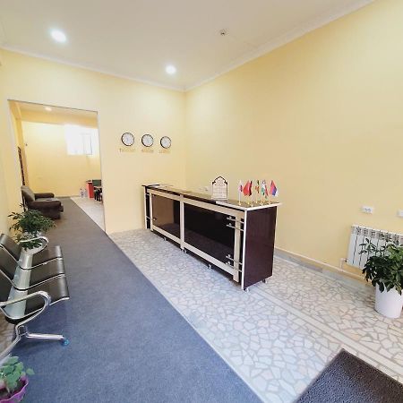 Hotel Avesto2 Urgencz Zewnętrze zdjęcie