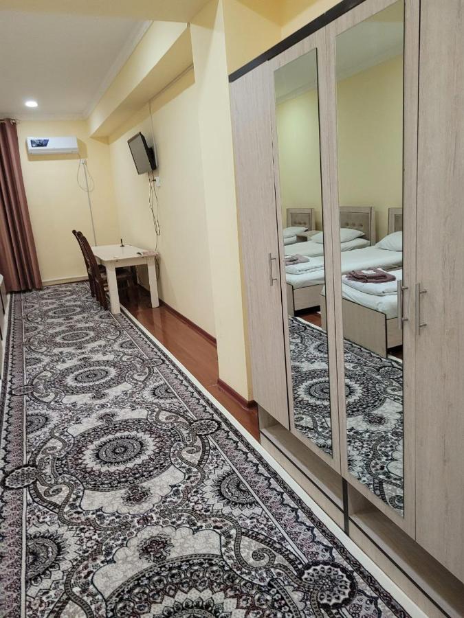 Hotel Avesto2 Urgencz Zewnętrze zdjęcie